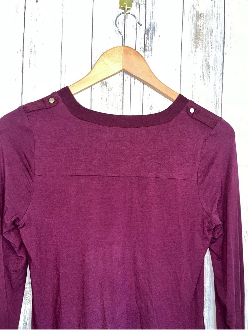 White House Black Market Burgundy V Neck Top XXS Asymmetrical Hem Stretch Blouse - Picture 6 of 6